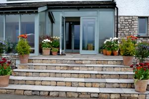 Stone steps with limestone tread 